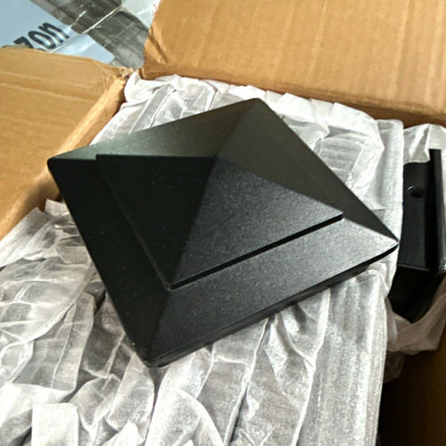 Black aluminum pyramid fence - black,